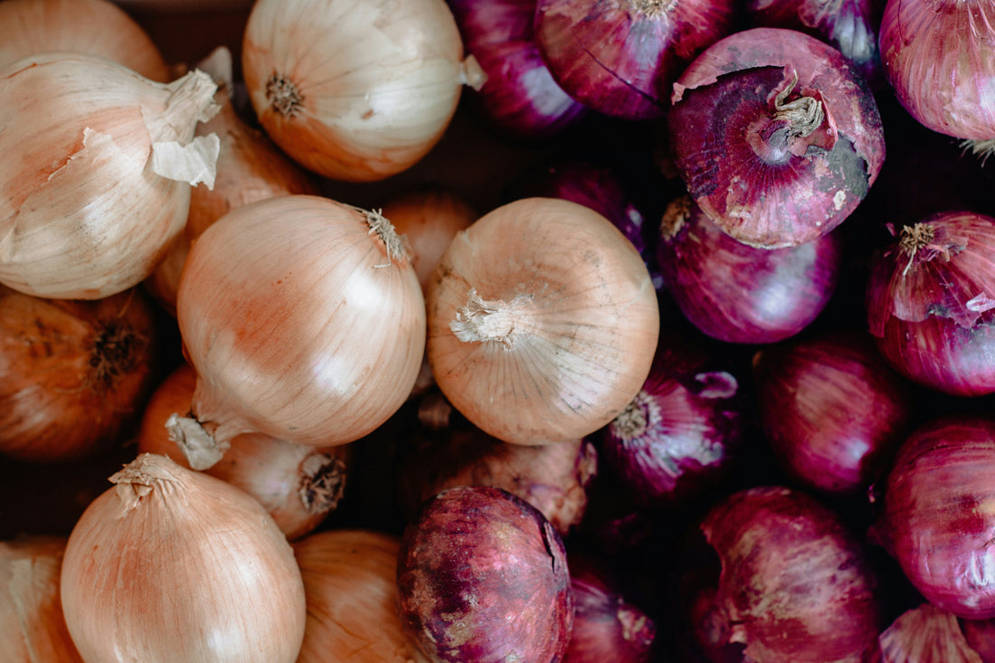 Brown and red onions